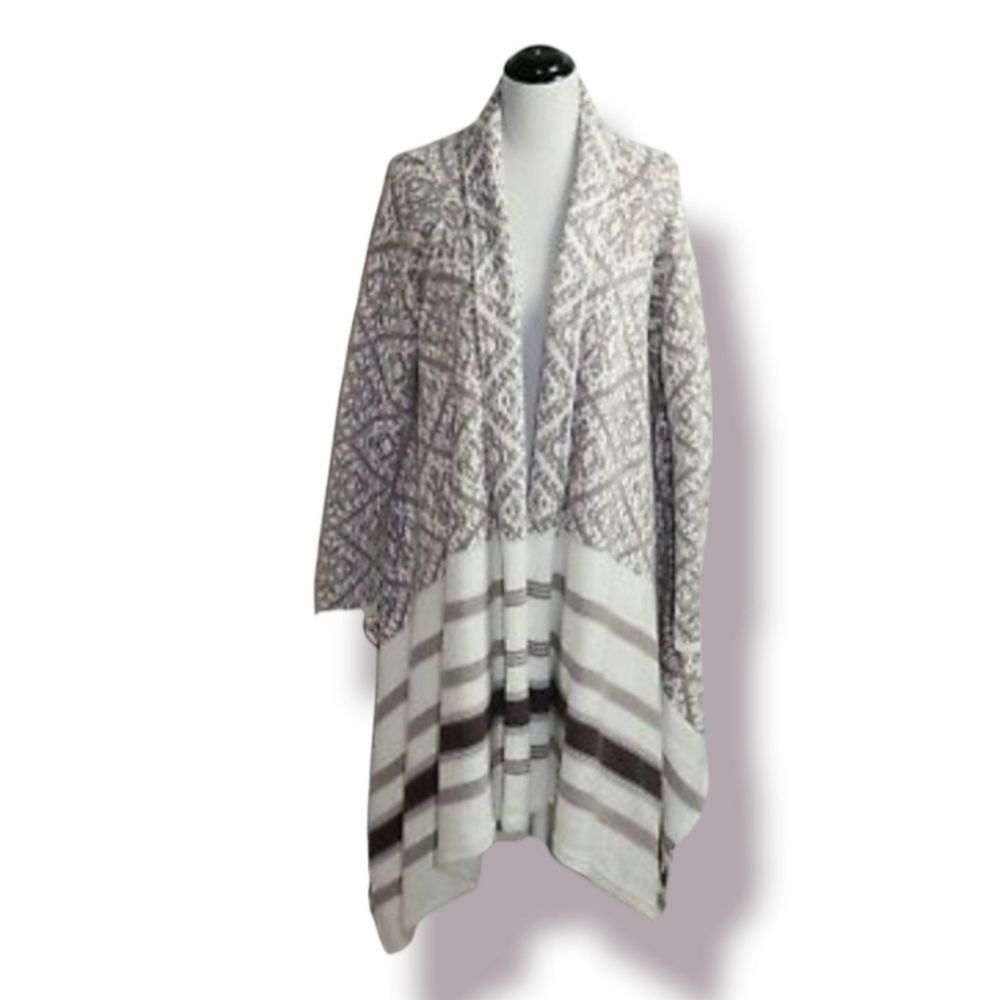 EUC-Cozy Wrap Sweater Print: Geometric size:large